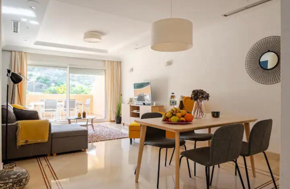 Luxury 2 Bedroom Apartment, Close To The Sea And The Golf Course, Aloha Hills Club Marbella