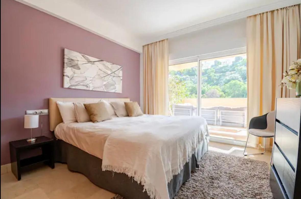 Luxury 2 Bedroom Apartment, Close To The Sea And The Golf Course, Aloha Hills Club Marbella