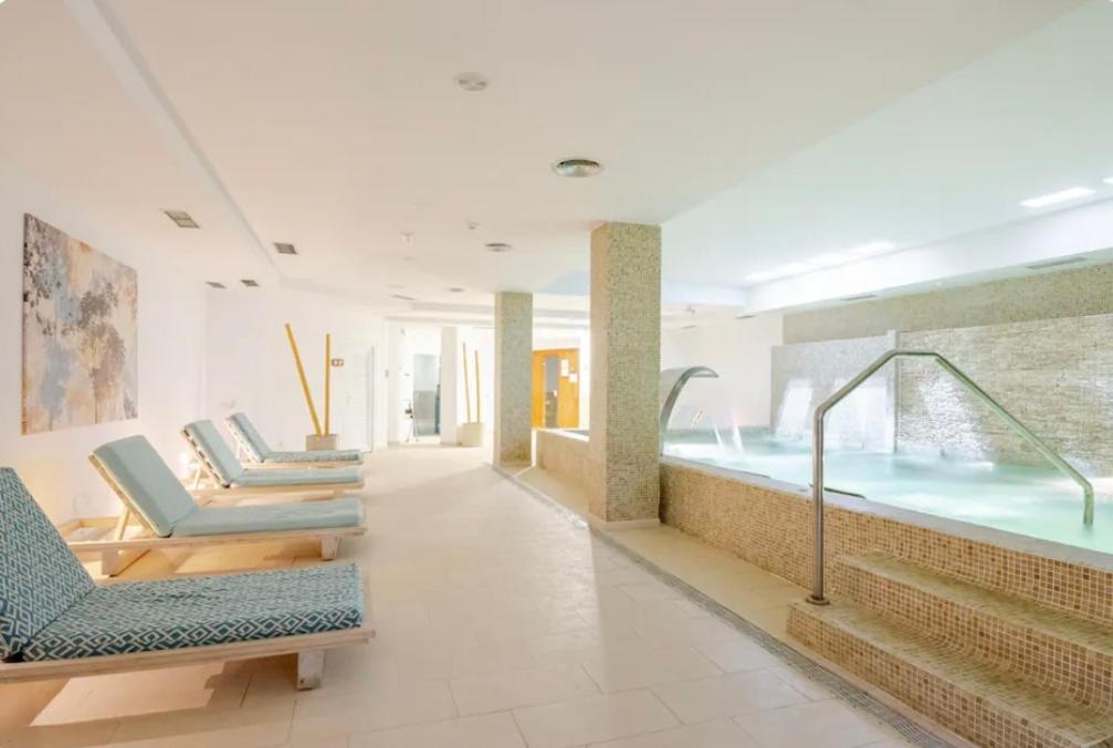 Luxury 2 Bedroom Apartment, Close To The Sea And The Golf Course, Aloha Hills Club Appartement *