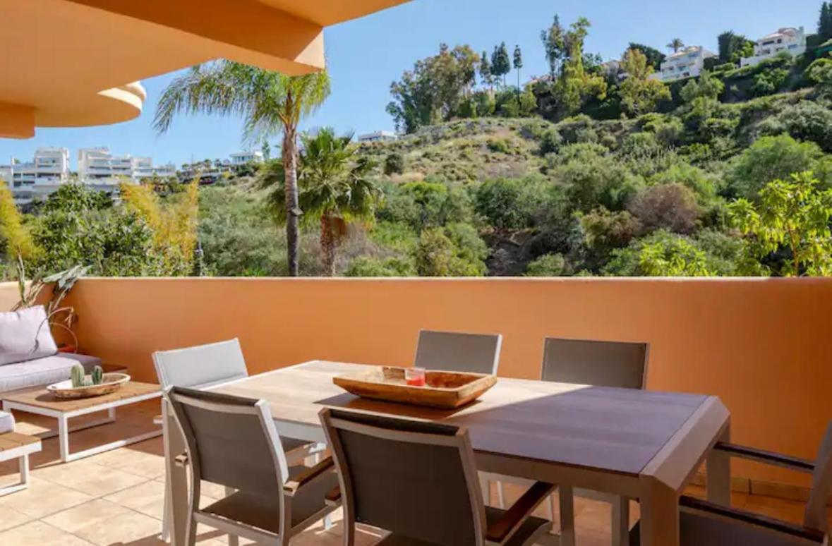 Luxury 2 Bedroom Apartment, Close To The Sea And The Golf Course, Aloha Hills Club Appartement
