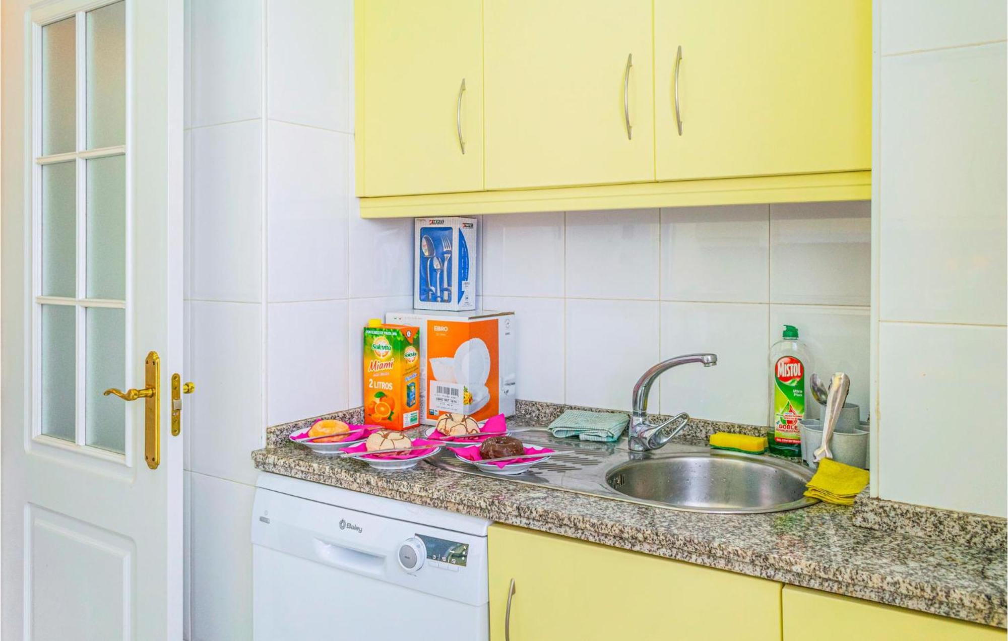 Lovely In With Kitchenette Apartment