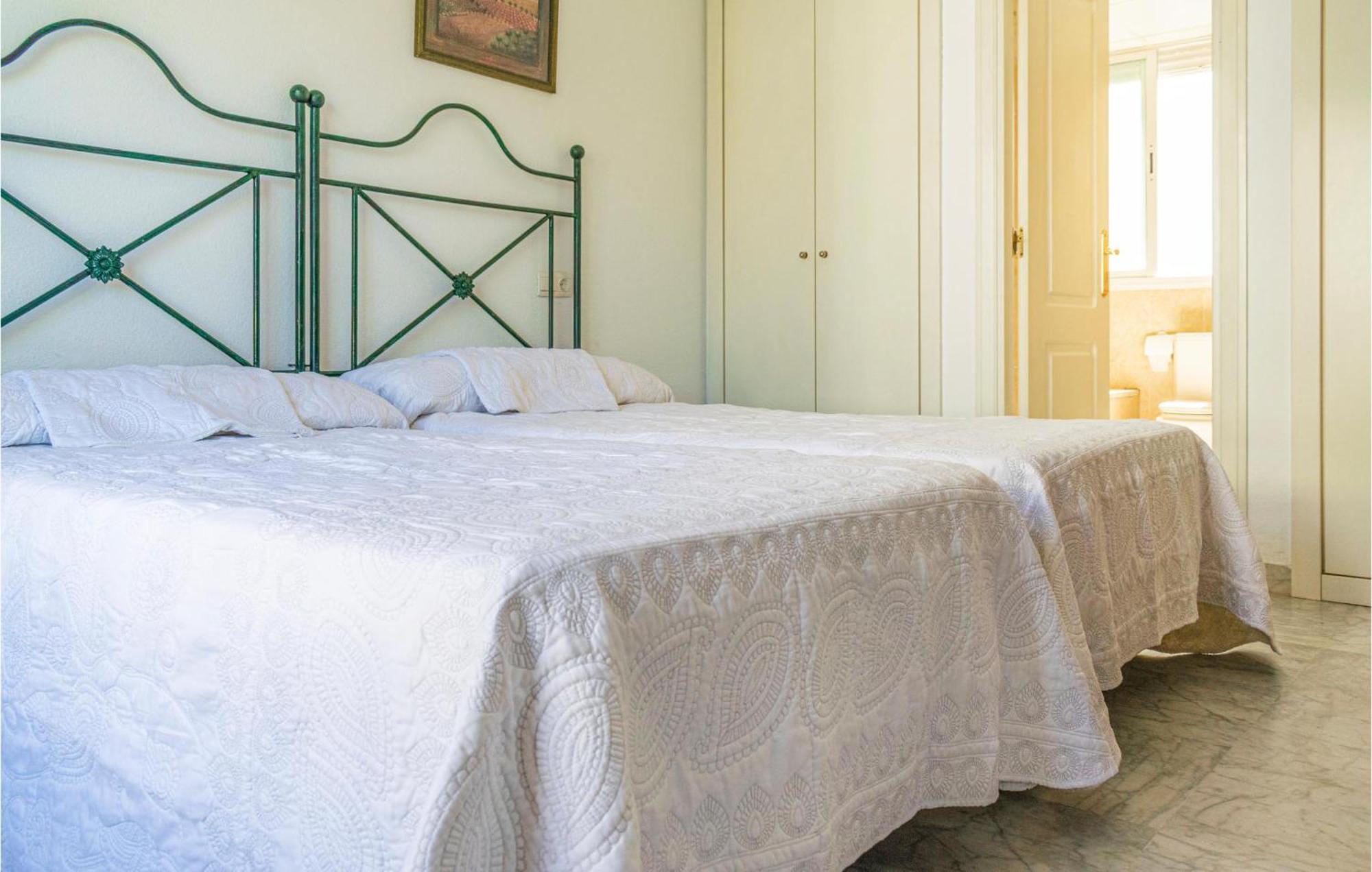 Apartment Lovely In With Kitchenette Marbella