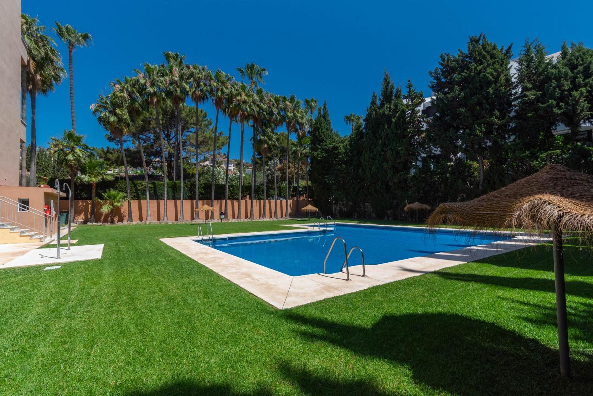 Cabopino Duplex, Swimming Pool, 5min Away, Chill Out Terrace And High-speed Wifi *