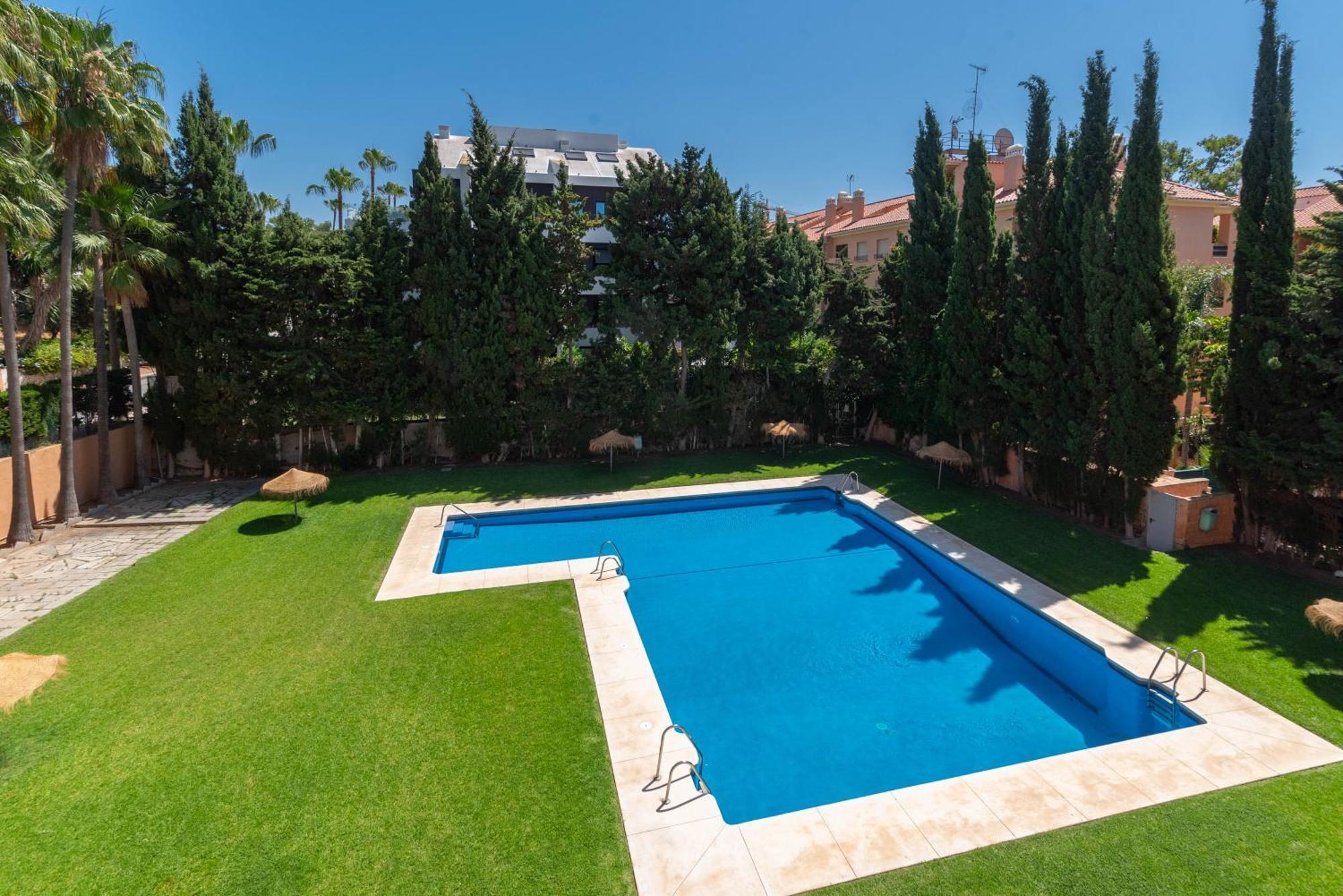 Cabopino Duplex, Swimming Pool, 5min Away, Chill Out Terrace And High-speed Wifi * Marbella