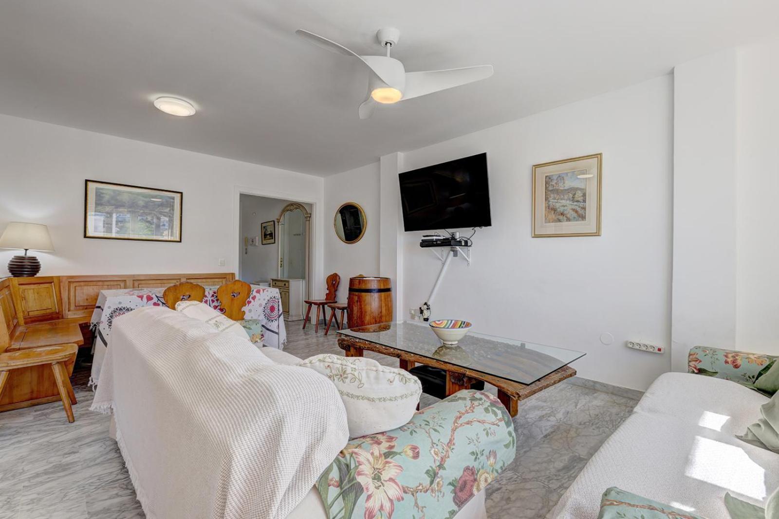 Sleeps 8 Aircon Secure Underground Parking Free Netflix Fast Internet Marbella