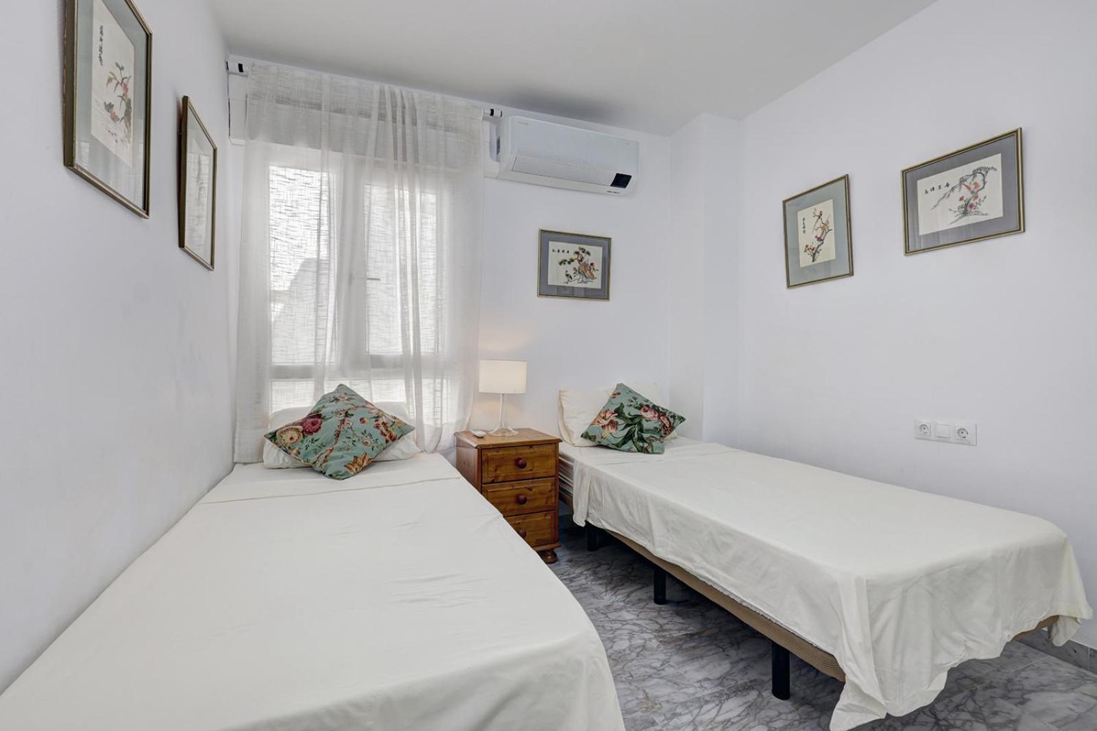 Sleeps 8 Aircon Secure Underground Parking Free Netflix Fast Internet Apartment Marbella