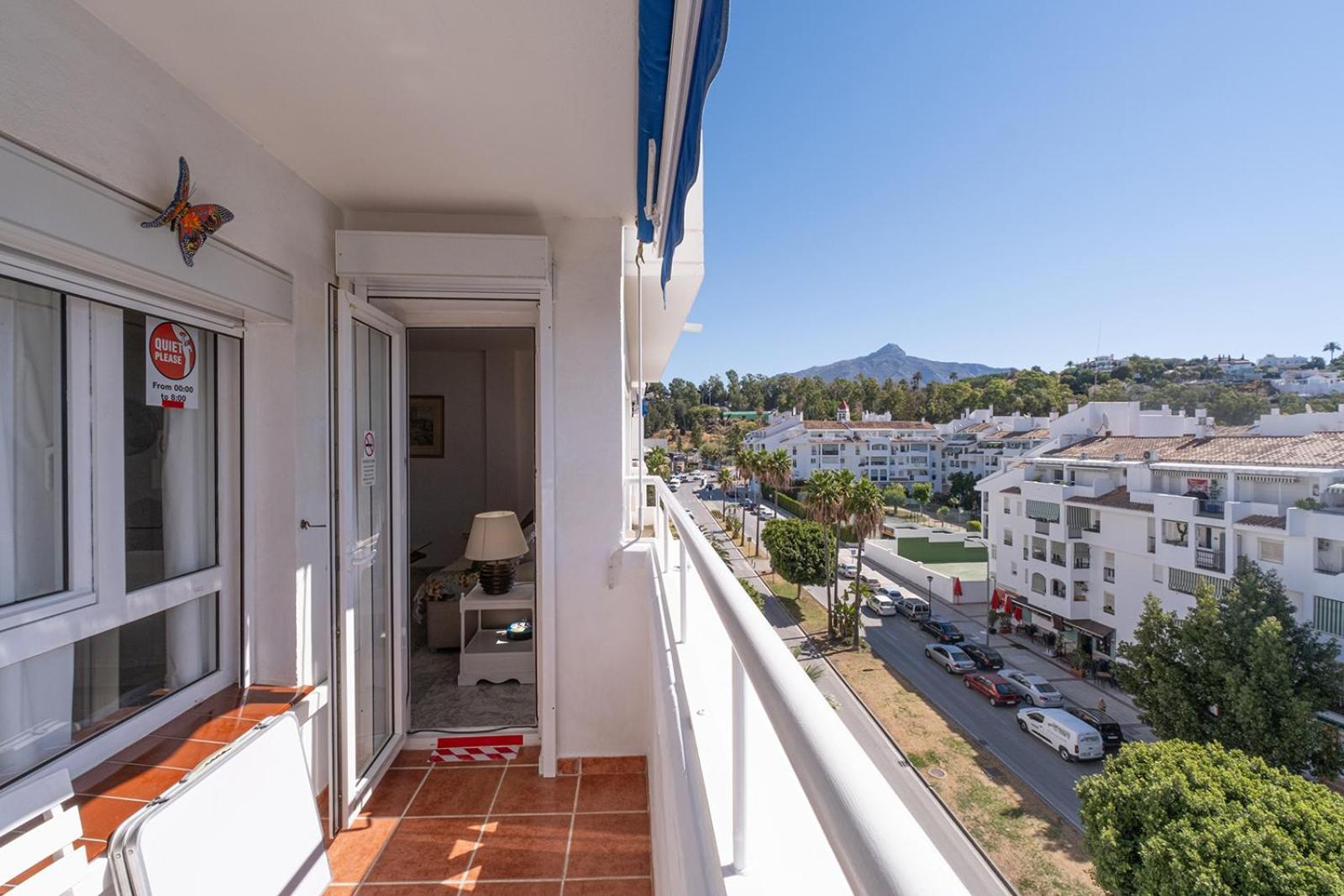 Sleeps 8 Aircon Secure Underground Parking Free Netflix Fast Internet Apartment Marbella