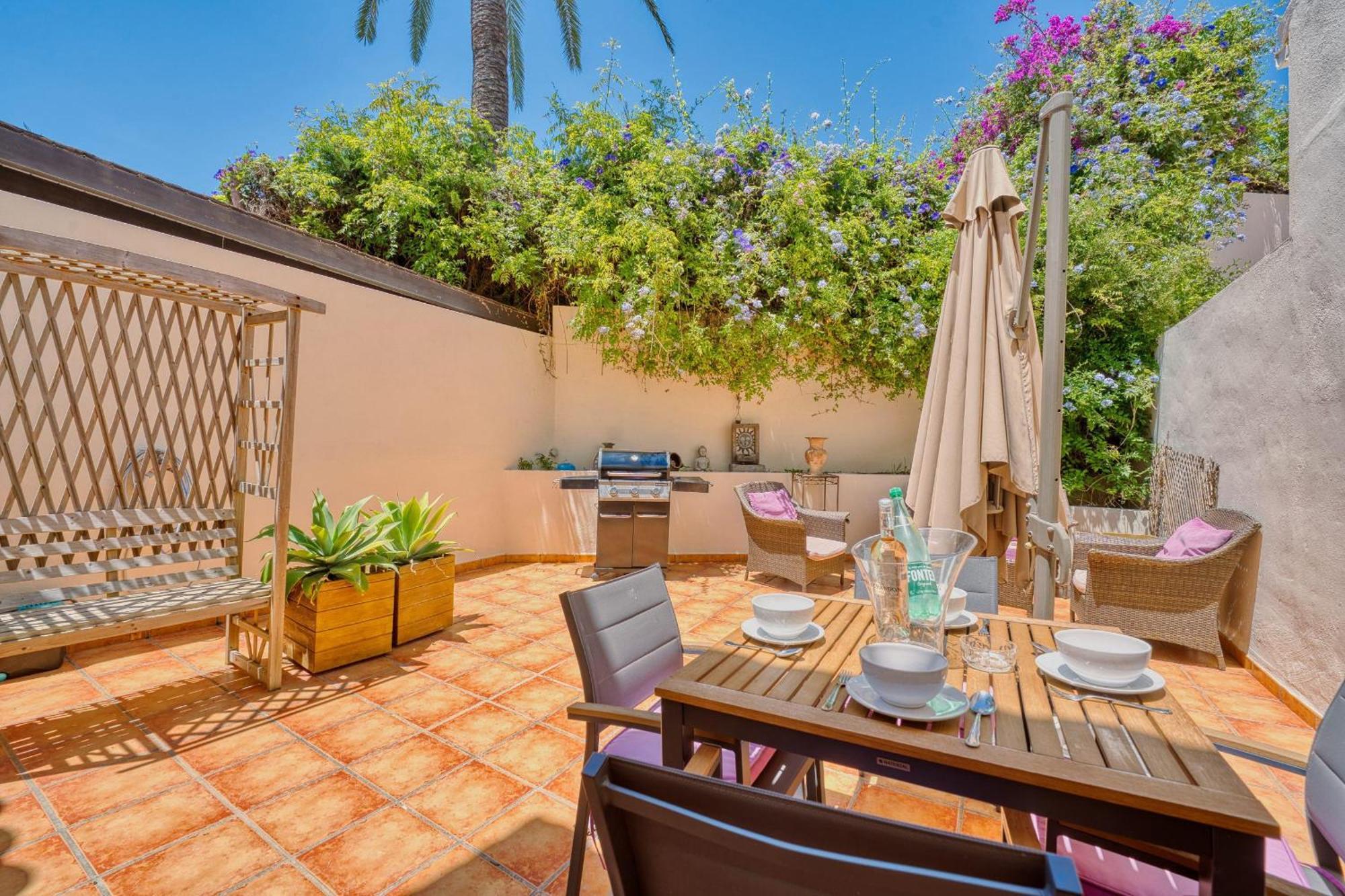 1107 Front House