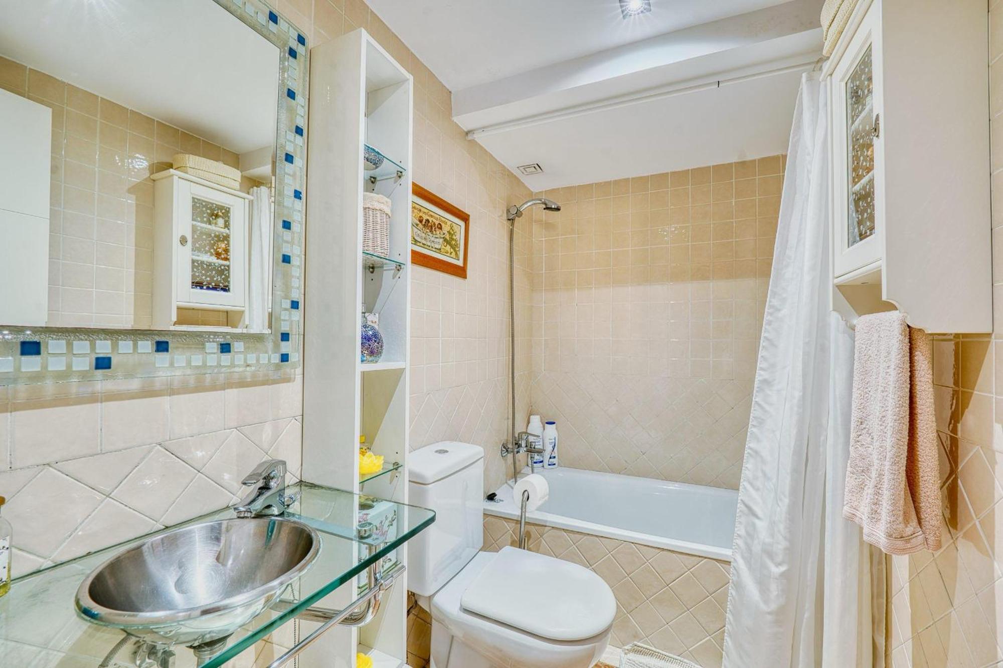 1107 Front House *