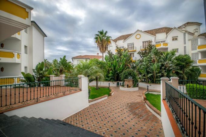 Lujo En Complejo Alanda Club Apartment Marbella
