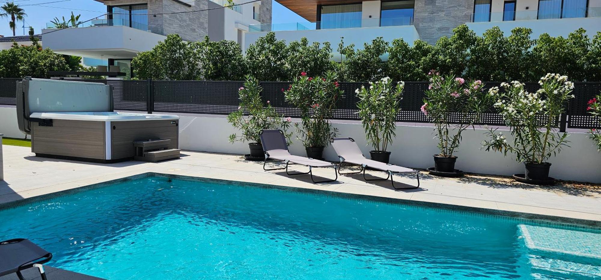 6 Bedrooms New Luxury With Private Pool And Jacuzzi