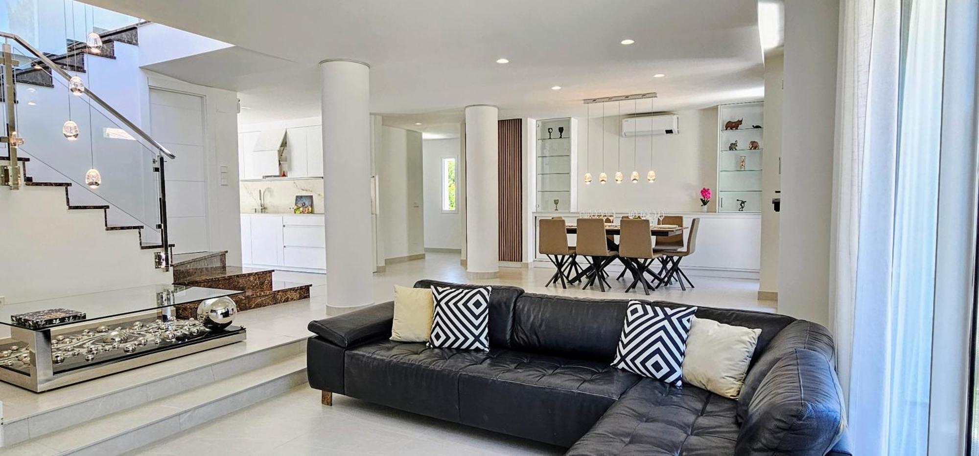 6 Bedrooms New Luxury With Private Pool And Jacuzzi *
