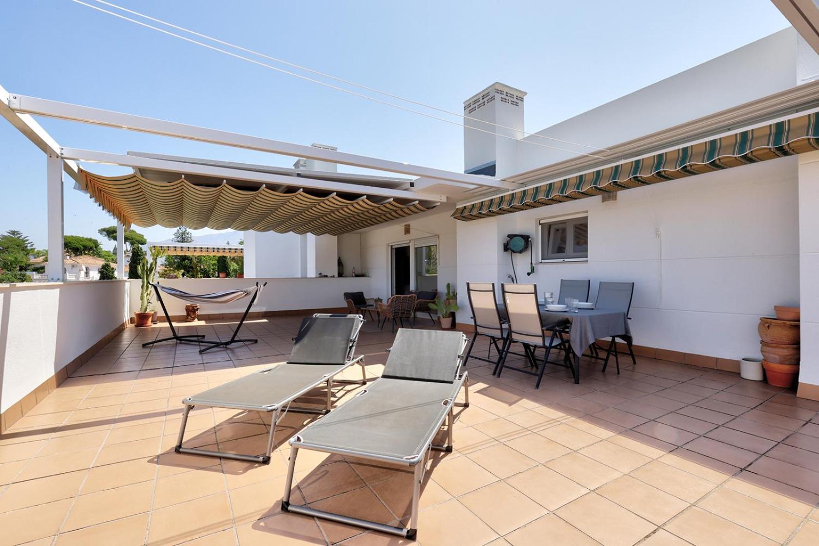 Appartement Bright Penthouse With Swimming Pool In