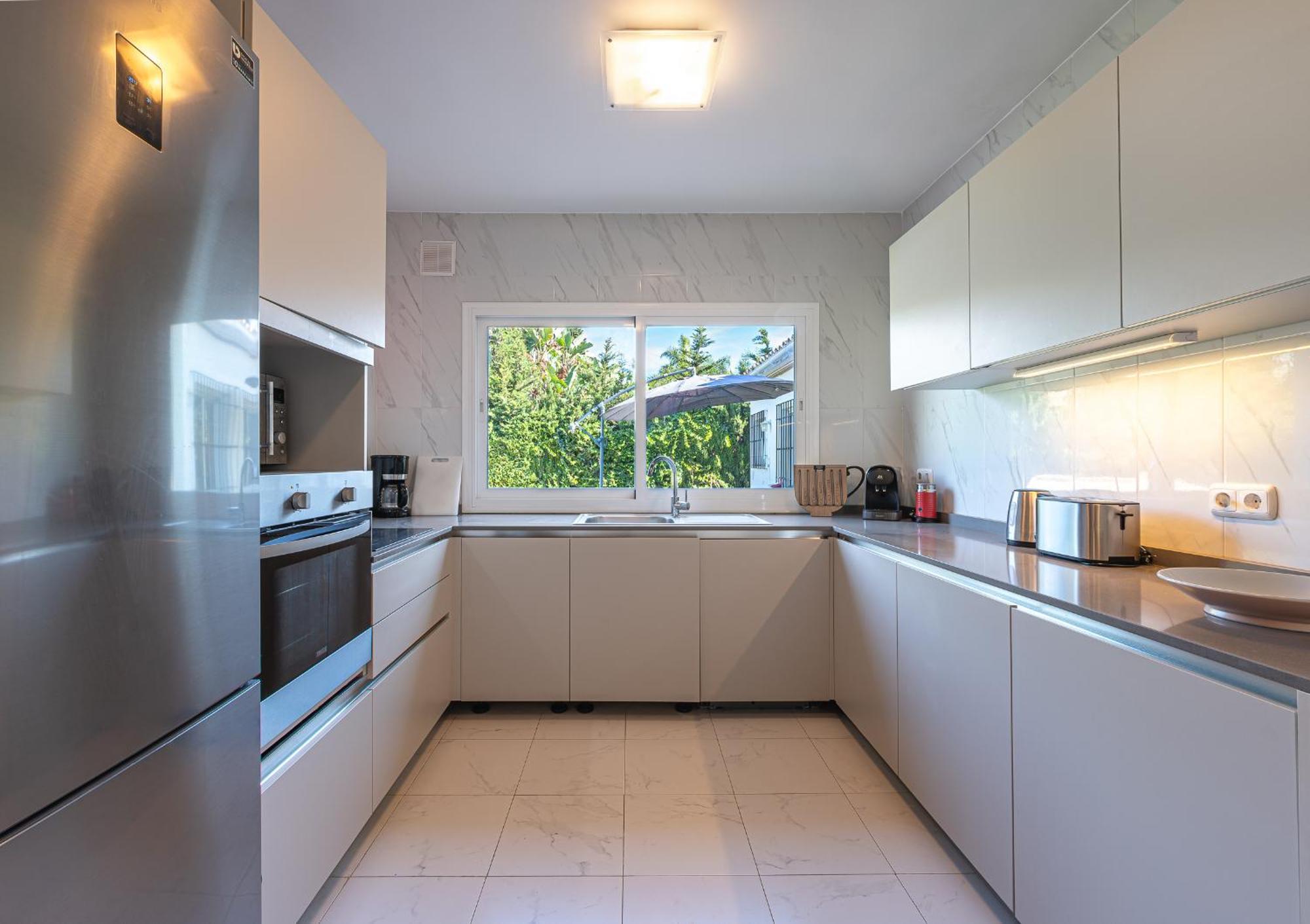 Marbella: Beachside Luxury With Heated Pool And Games