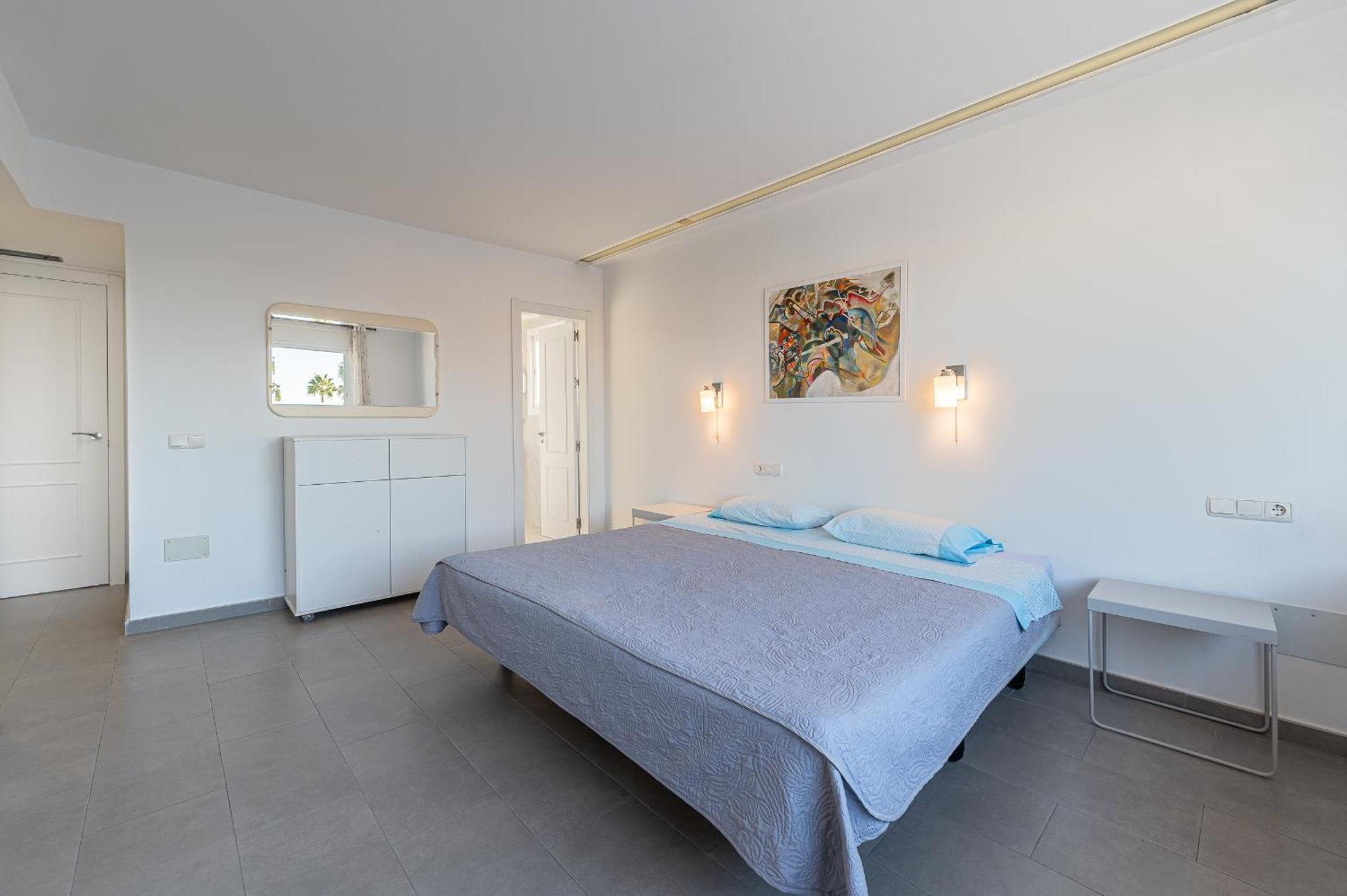 Villa Marbella: Beachside Luxury With Heated Pool And Games Marbella