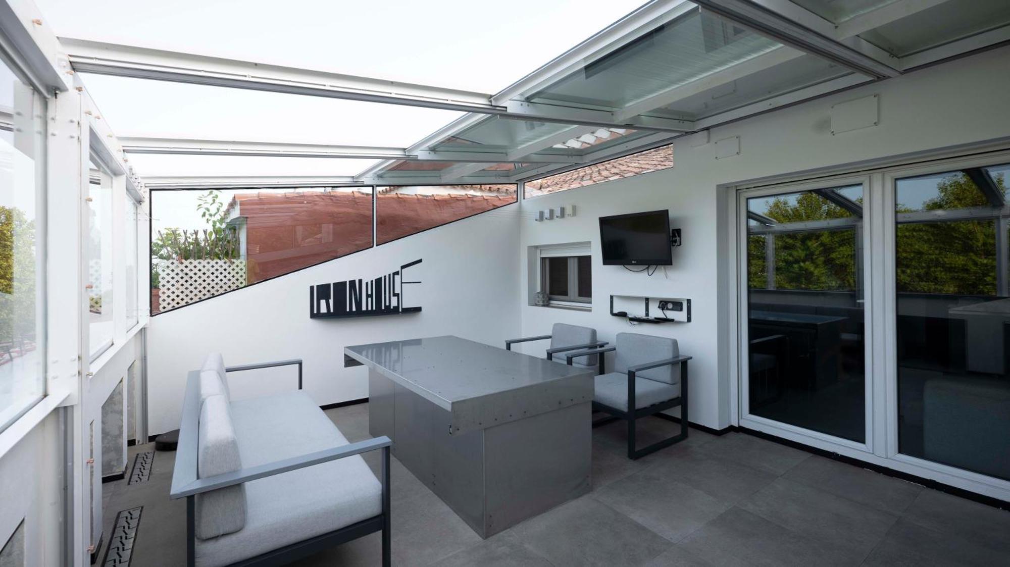 Iron House - Penthouse With Bathtub In Golden Mile & Bridge