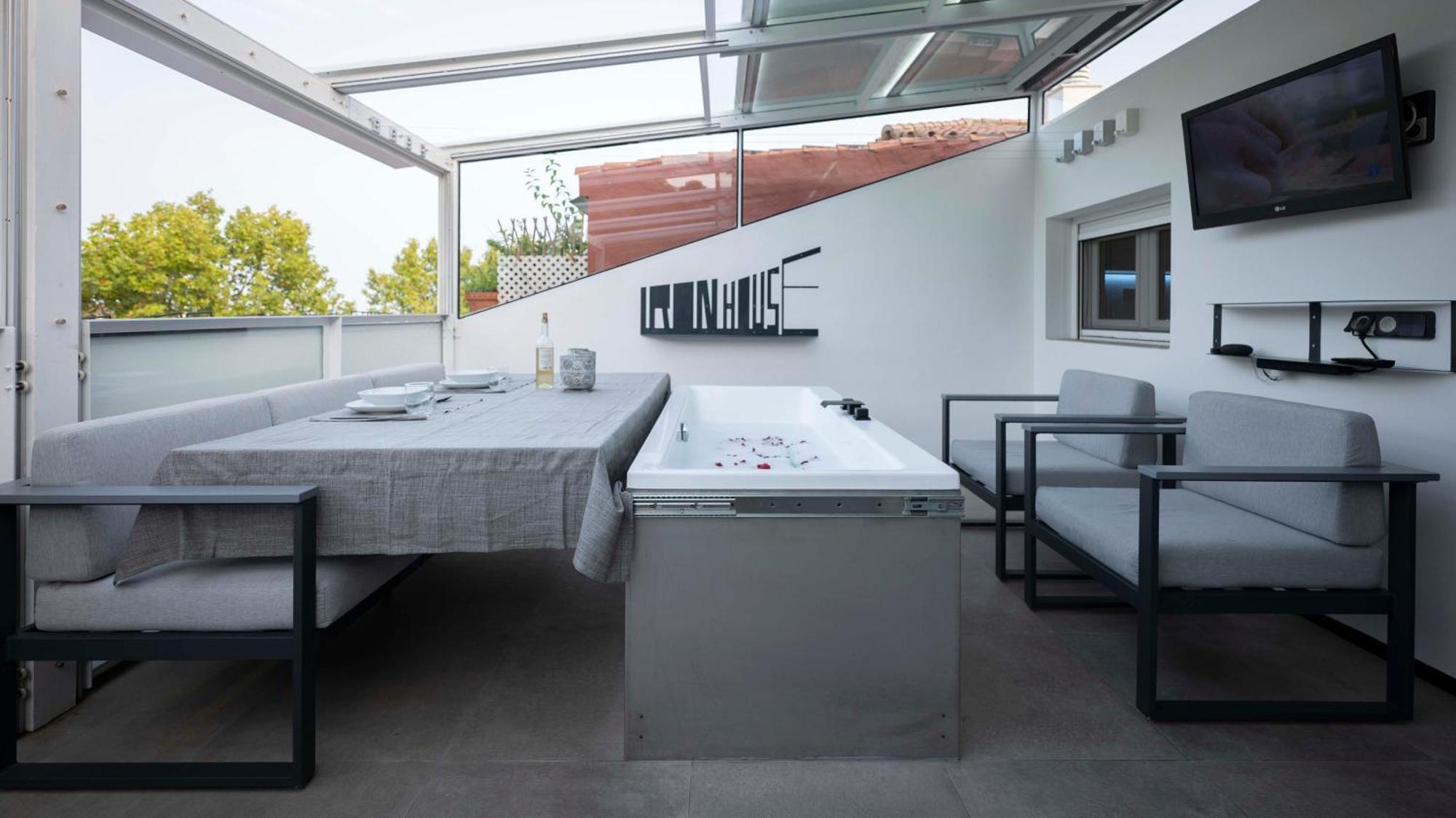 Iron House - Penthouse With Bathtub In Golden Mile & Bridge * Marbella