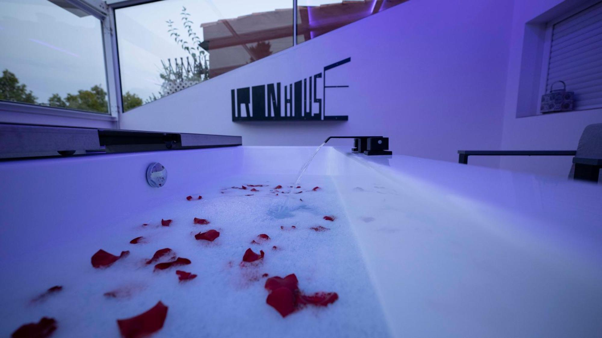 Iron House - Penthouse With Bathtub In Golden Mile & Bridge