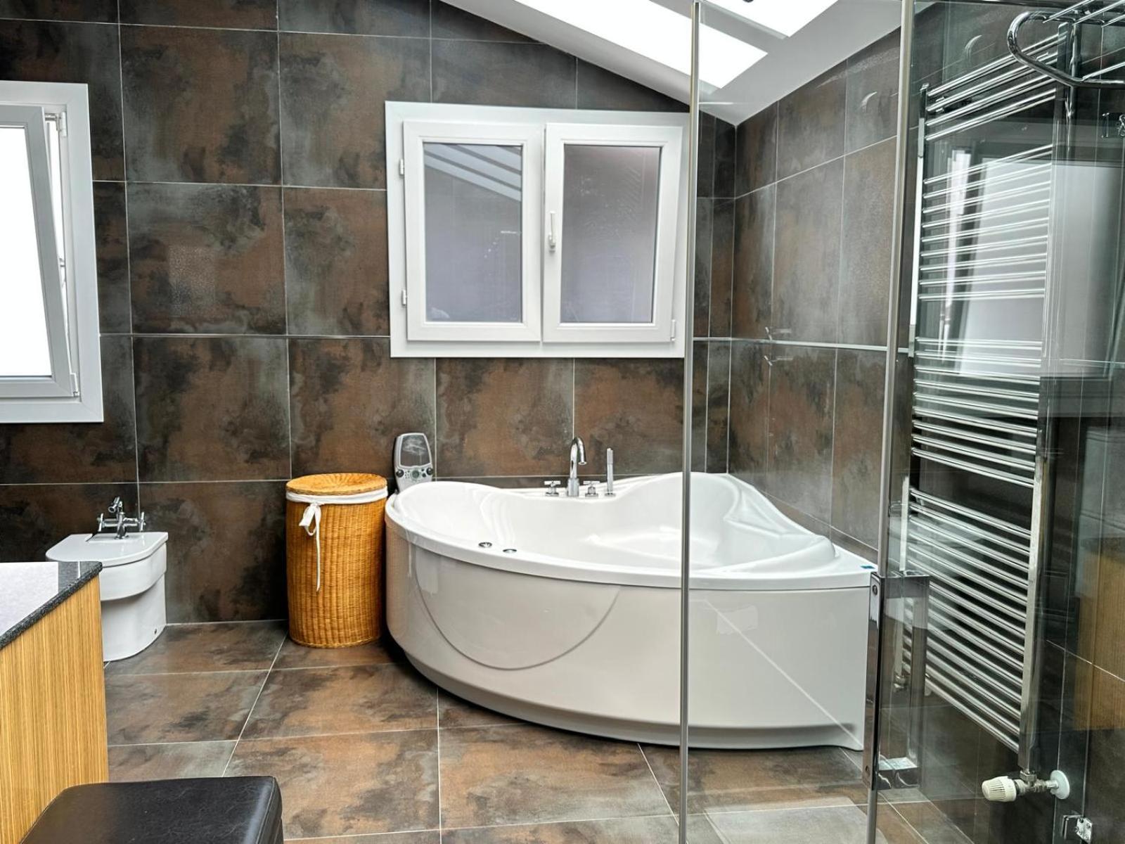 Wonderful Private Near With Sea Views Villa *