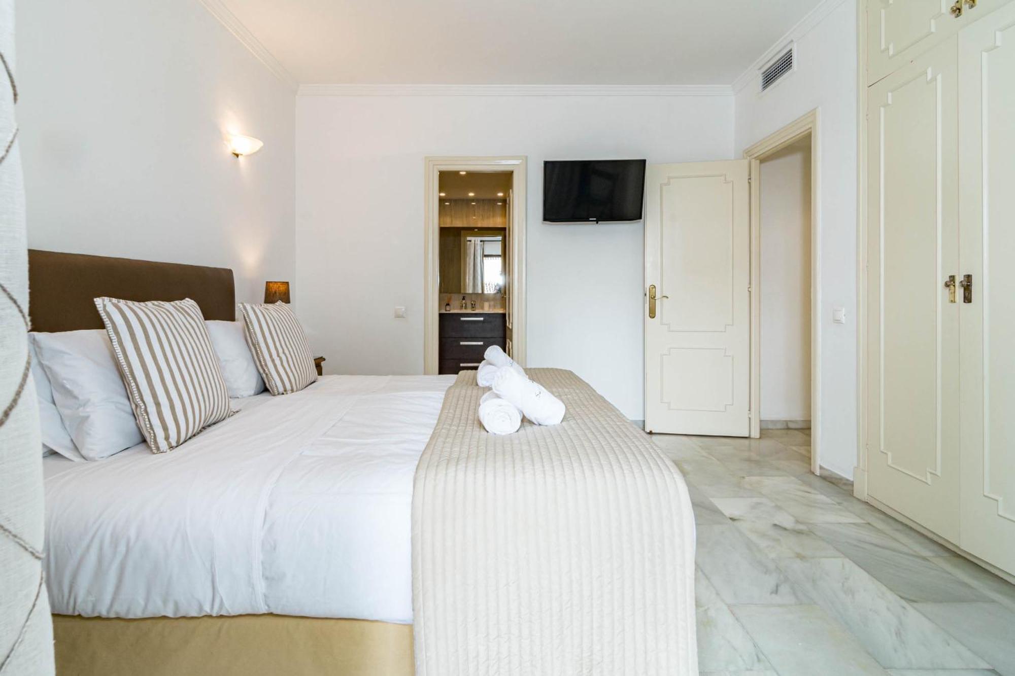 Stunning 2 Bedroom In Aldea Blanca Apartment *