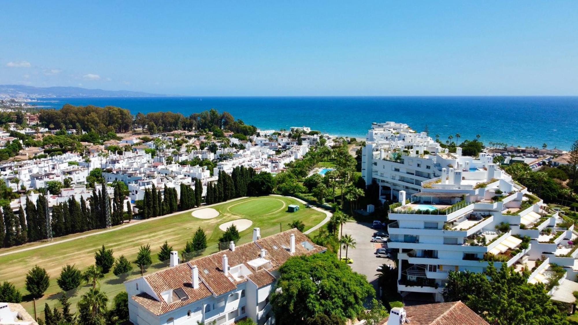 Sea And Mountain Views Penthouse In Guadalmina - Eaw Homes Apartment