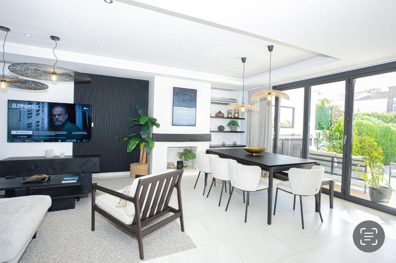 Сasa de vacaciones Charming Townhouse/5bedrs/front Beach/private Pool