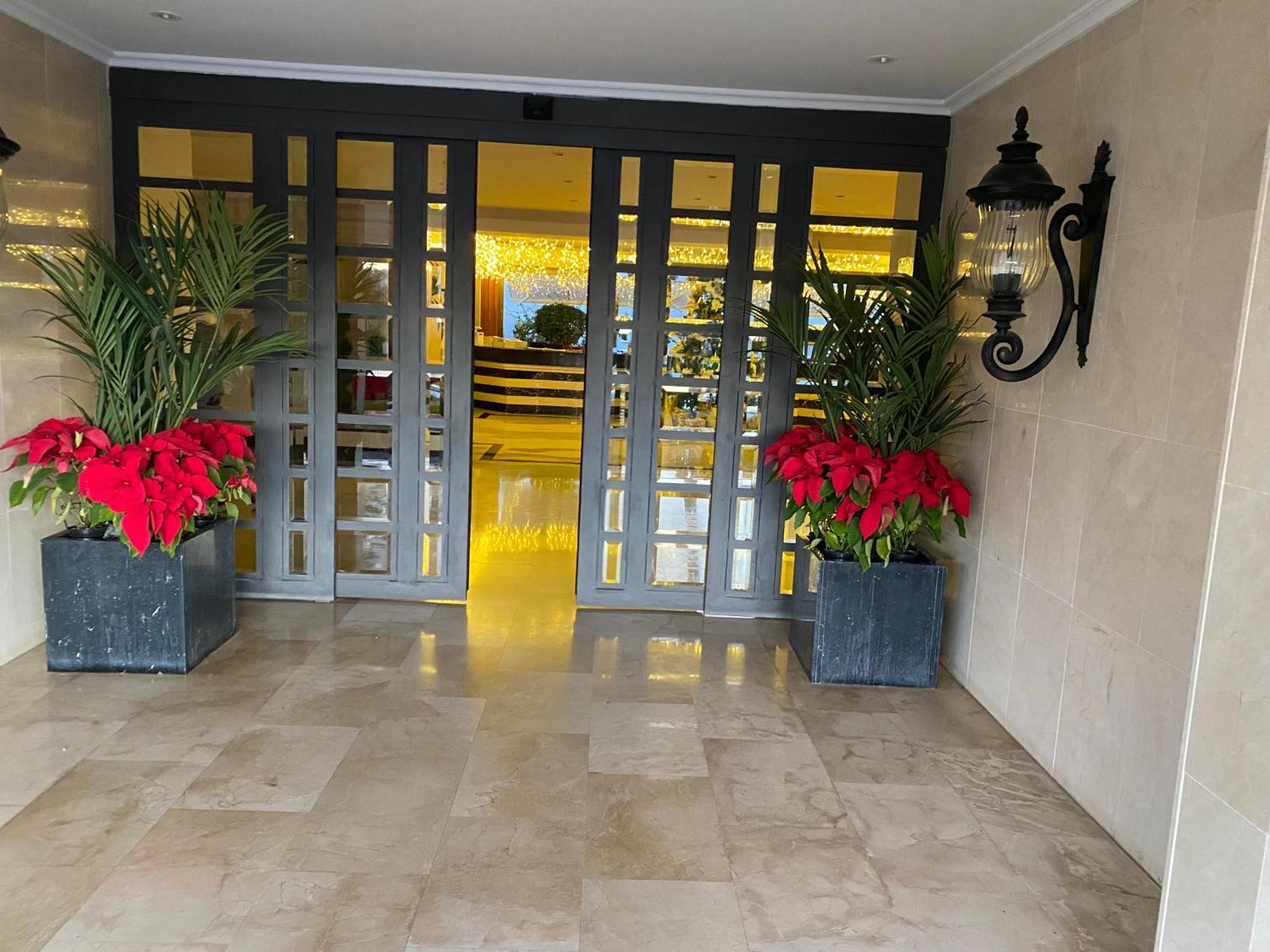 Frühstückspension Stunning At Del Golf, 5 Stars And Frontline Golf, Porto Banus, 5*