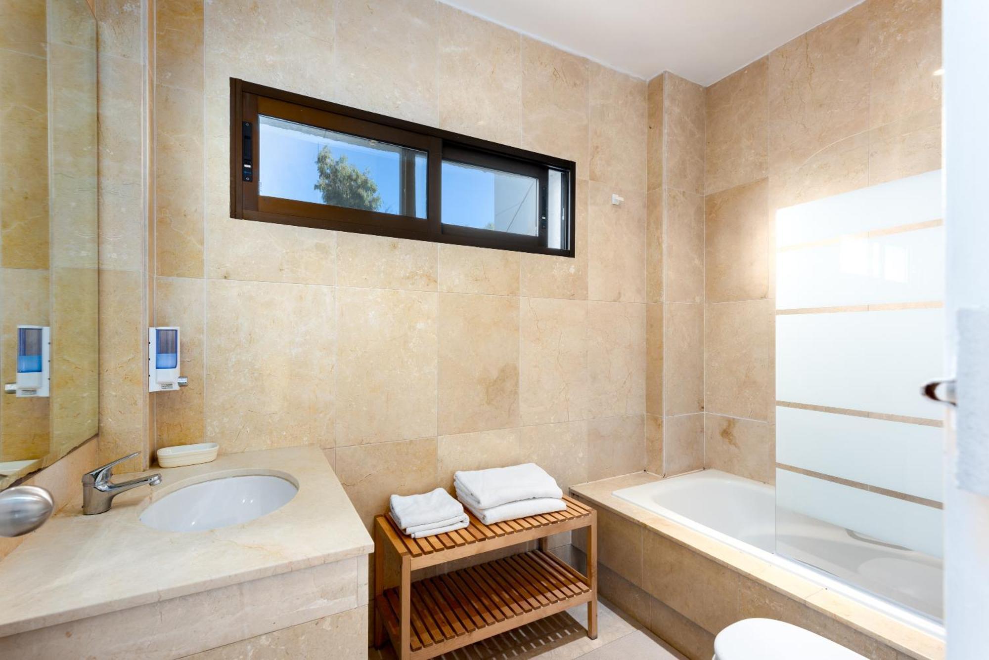 Apartment 2 Bed Sea View In Skol Marbella