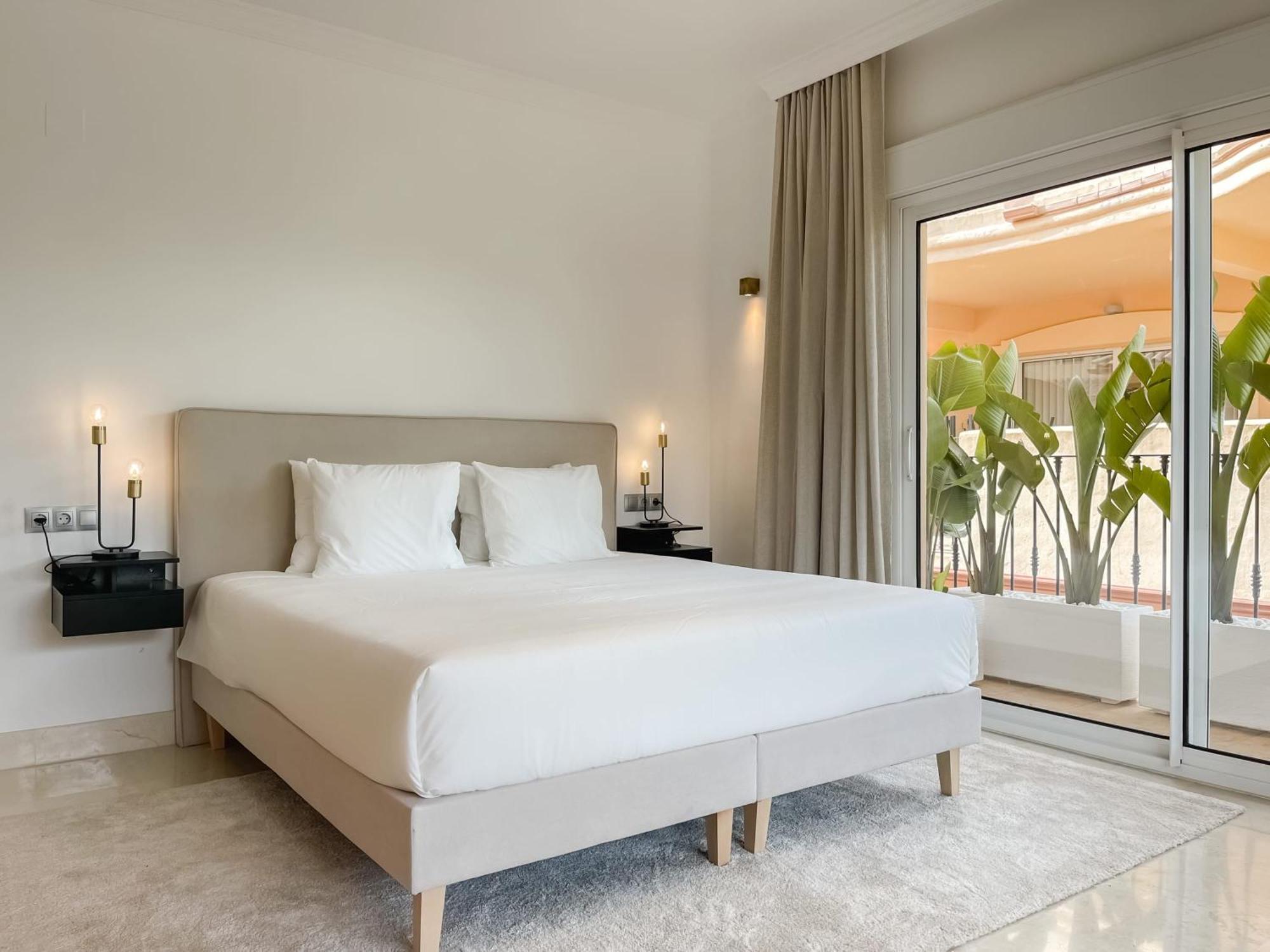 Apartment Aloha Hills Club Luxury Retreat Pools Gym Marbella