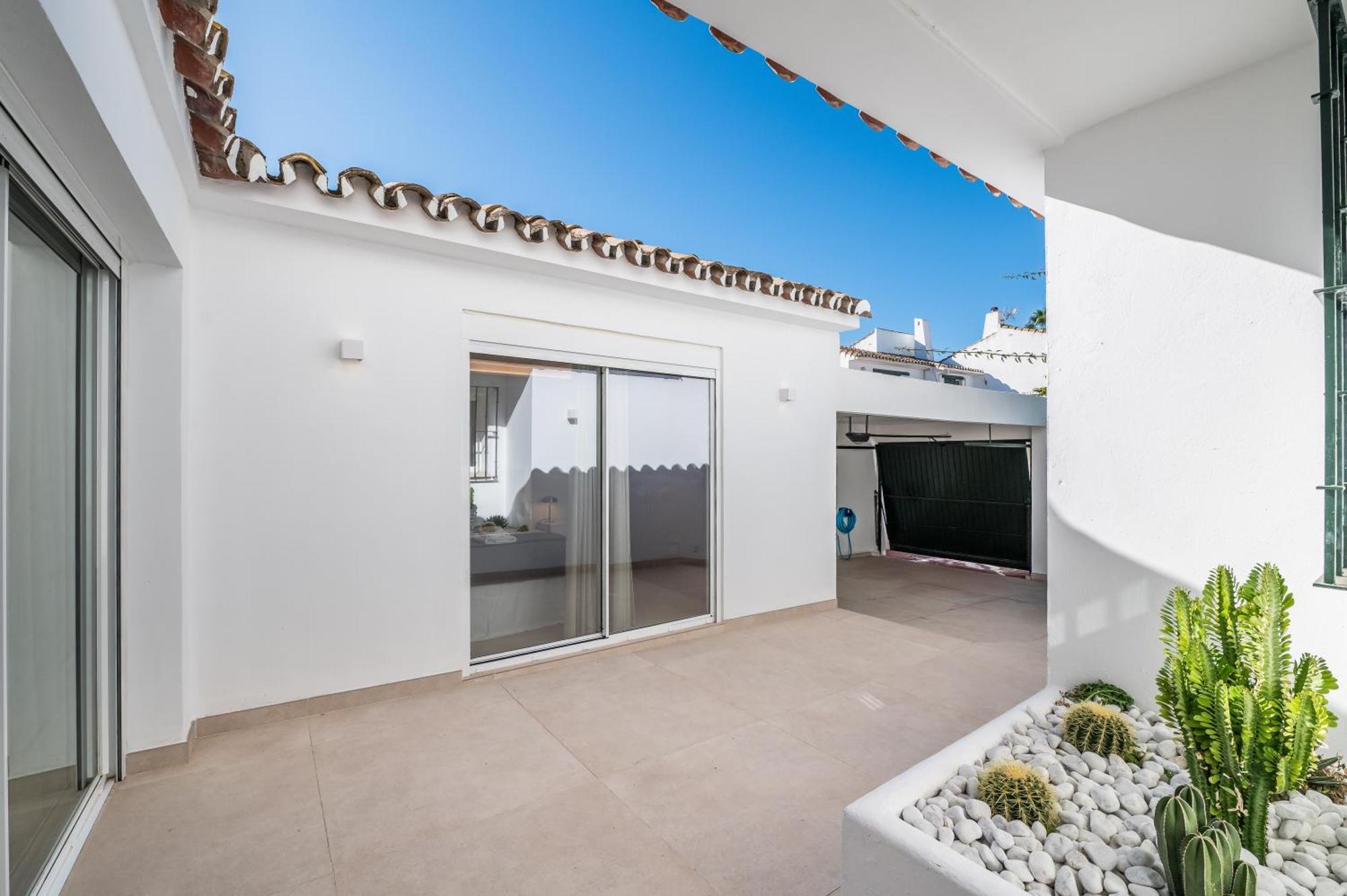 Holiday home Espectacular Adosada A Escasos Metros De La Playa Marbella