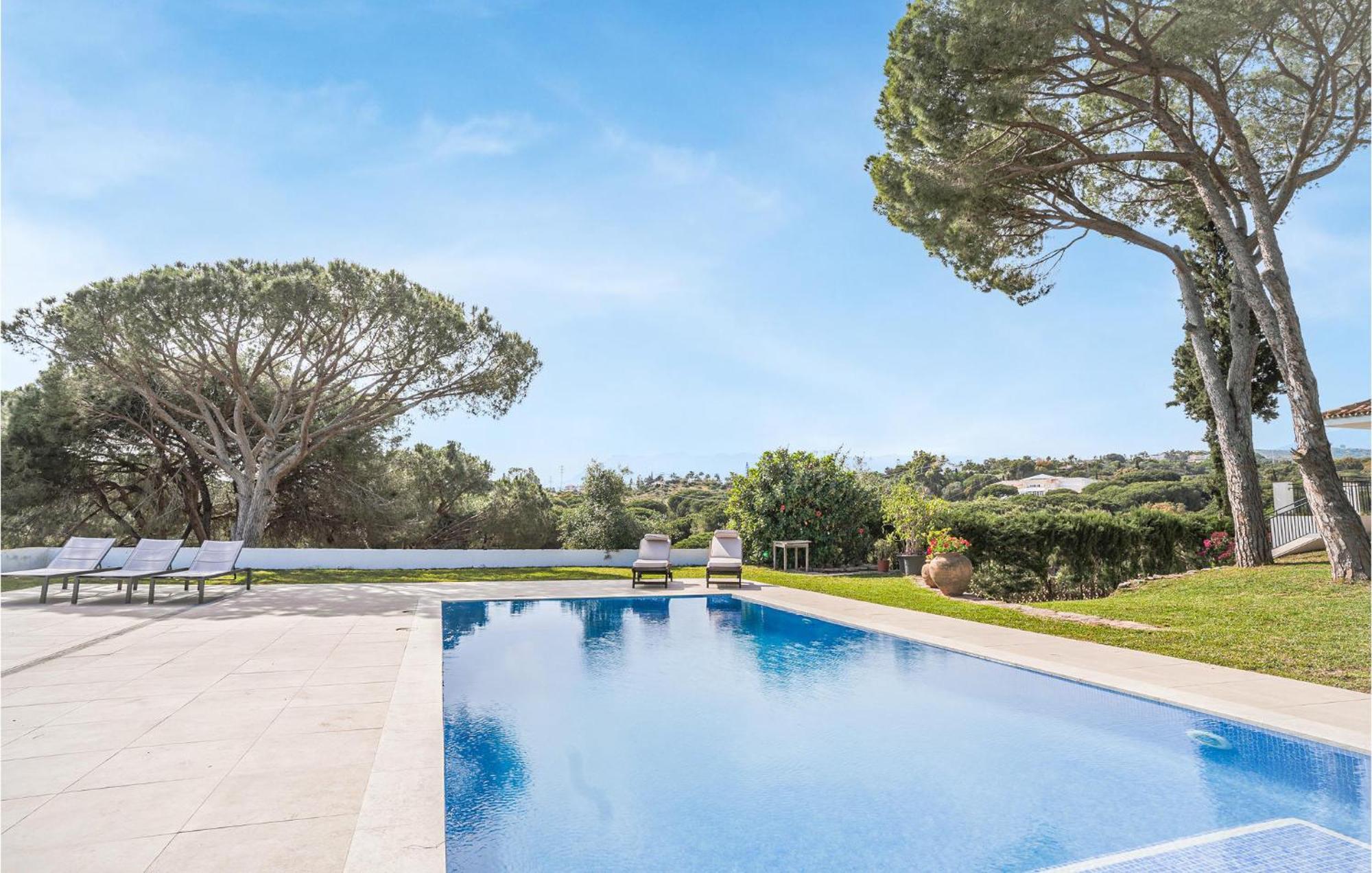 Amazing In With Kitchenette Holiday home