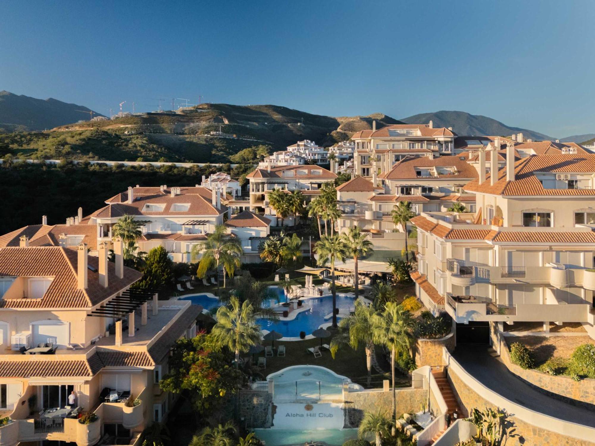 Apartment Aloha Hills Club Luxury Retreat Pools Gym Marbella