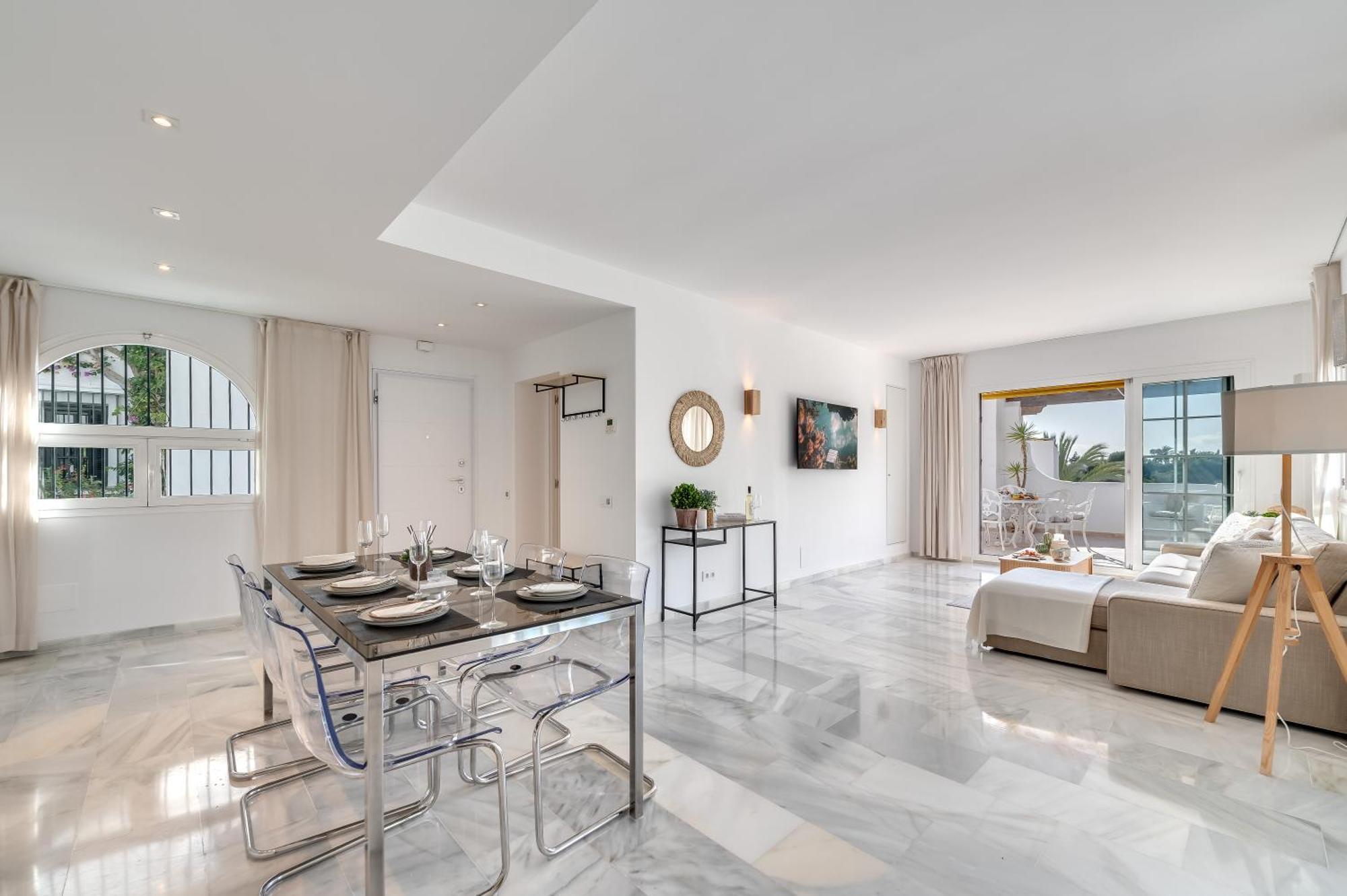 Apartamento Modern 3 Bdrm With Sea Views & Pool Newly Renovated