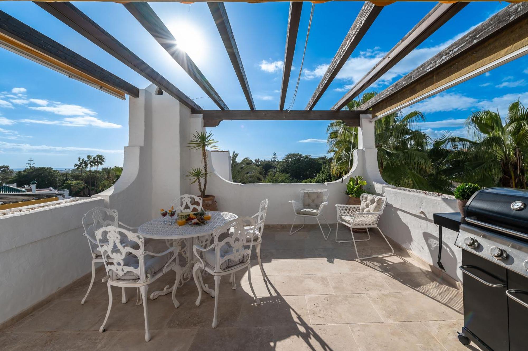 Apartamento Modern 3 Bdrm With Sea Views & Pool Newly Renovated *