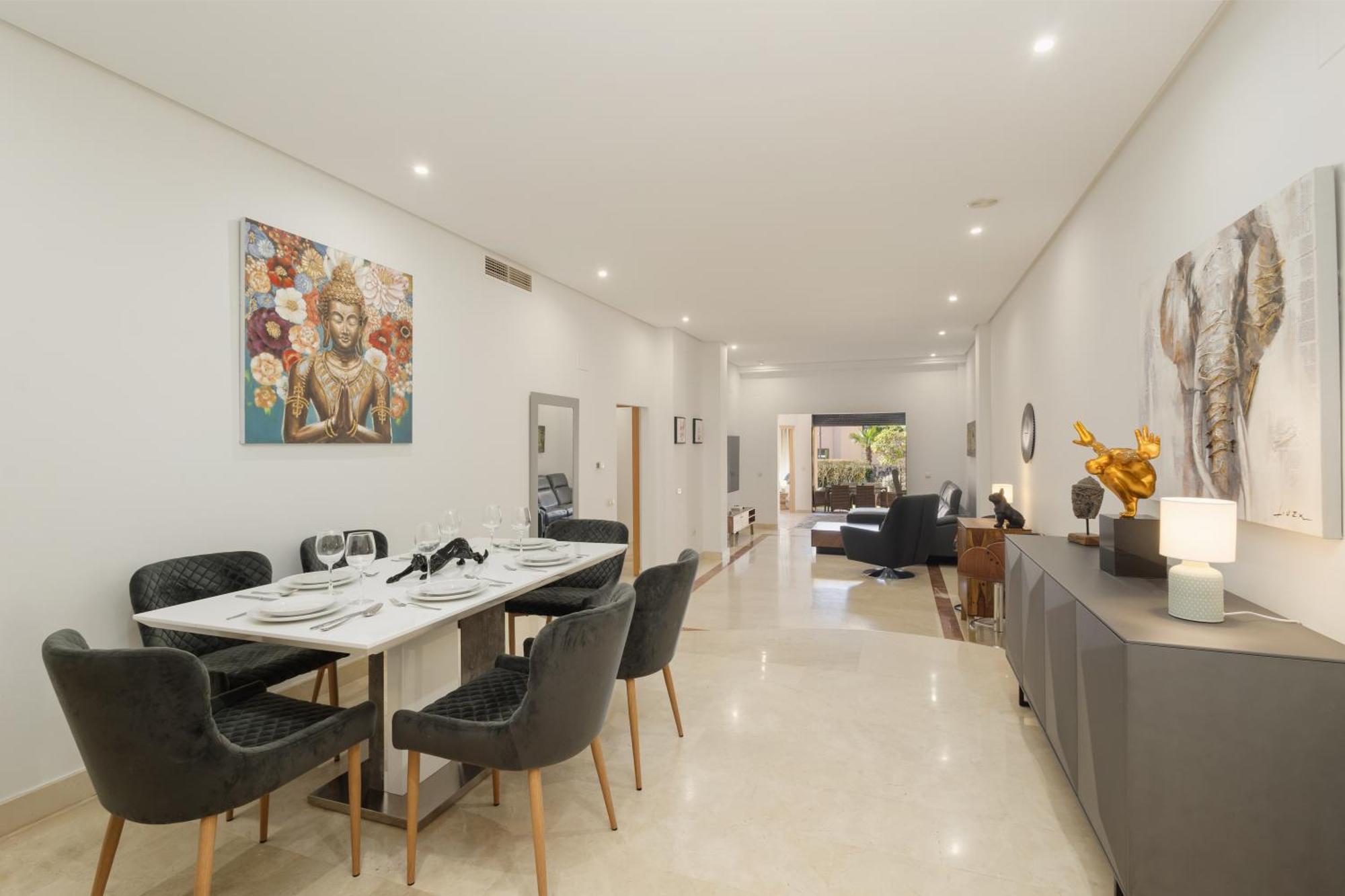 With 3 Bedrooms, Terrace, Indoor Pool And Sauna At 100 M From The In Puerto Banus Apartamento Marbella