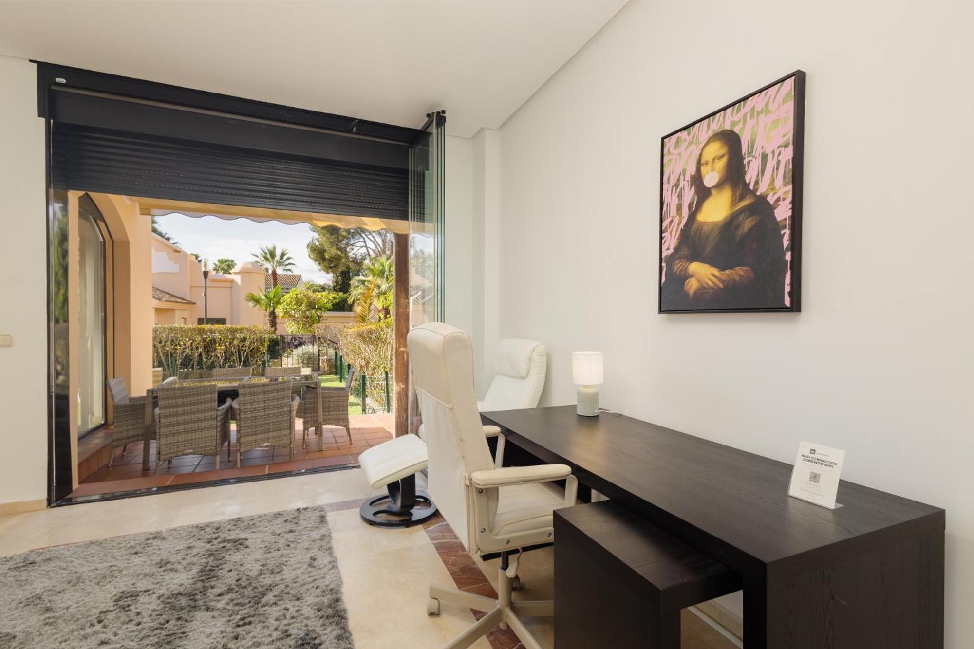Apartamento With 3 Bedrooms, Terrace, Indoor Pool And Sauna At 100 M From The In Puerto Banus Marbella