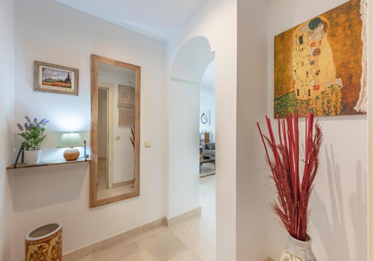 Apartment Elegant Apartment, Steps From The Sea With Parking Included Marbella