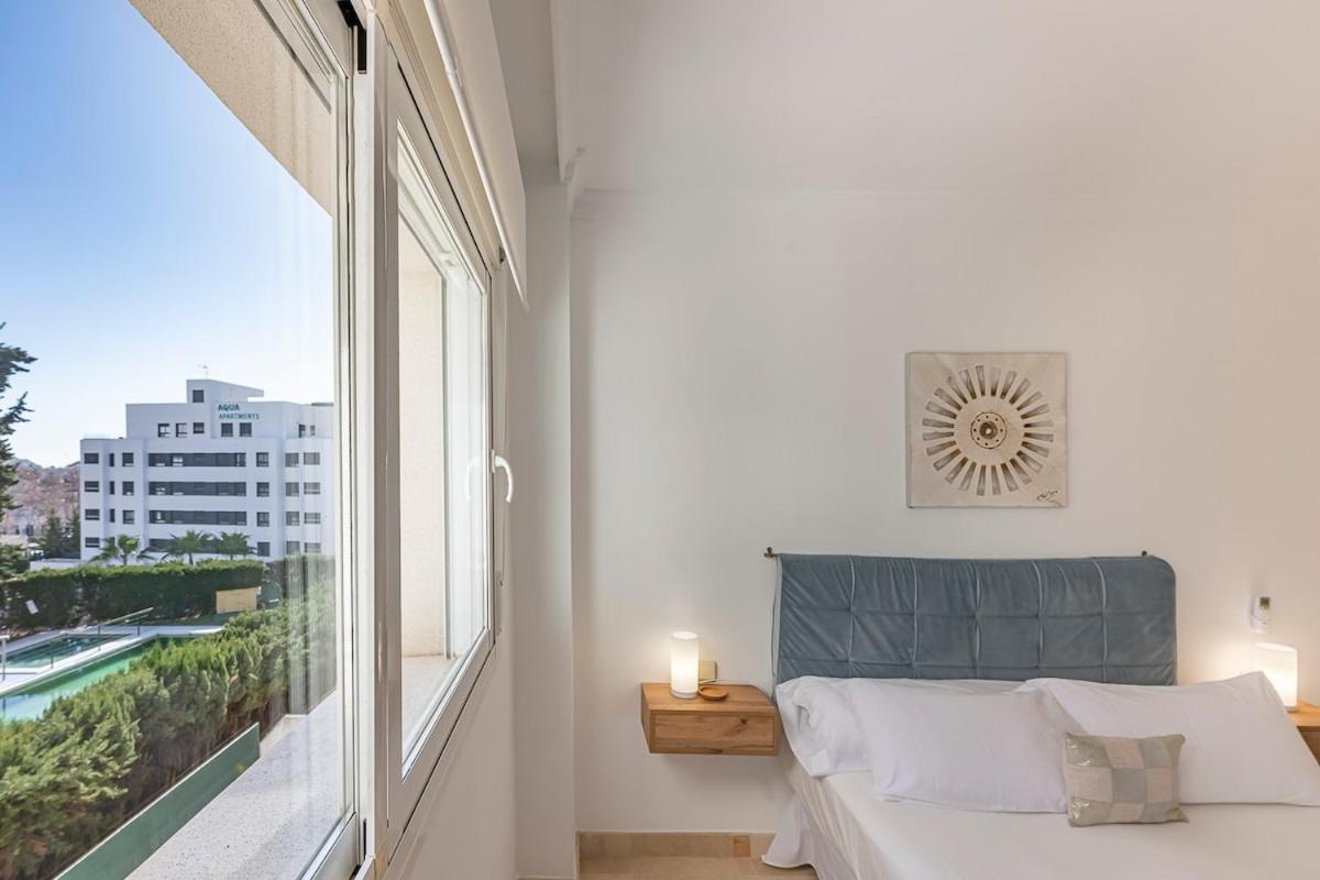 Elegant Apartment, Steps From The Sea With Parking Included * Marbella