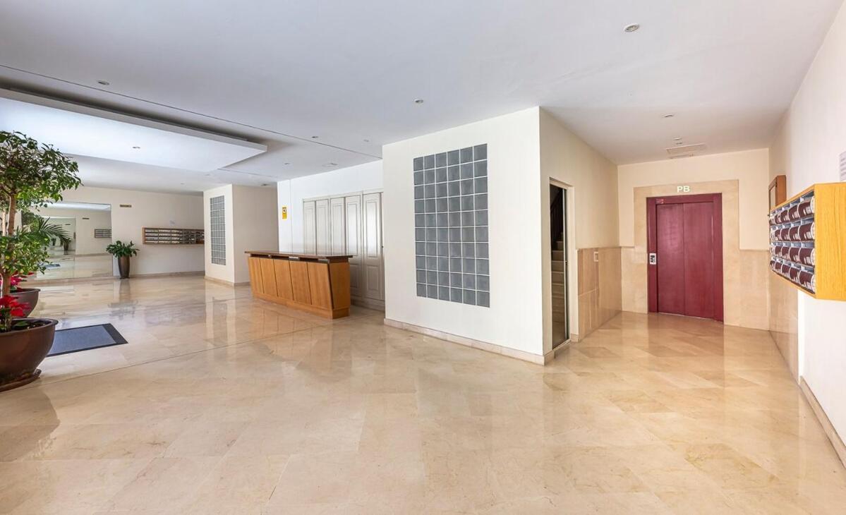 Apartment Elegant Apartment, Steps From The Sea With Parking Included *