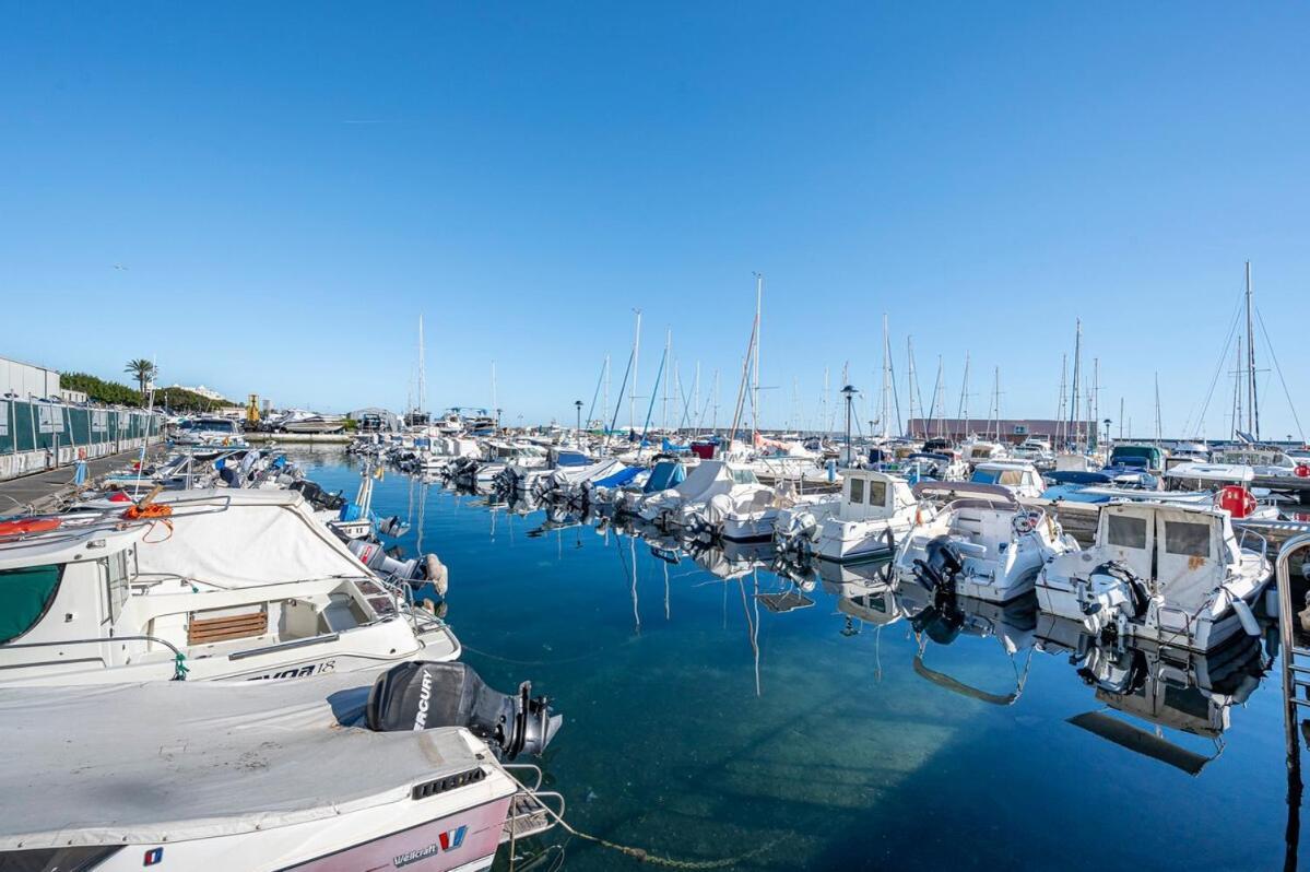 Elegant Apartment, Steps From The Sea With Parking Included *