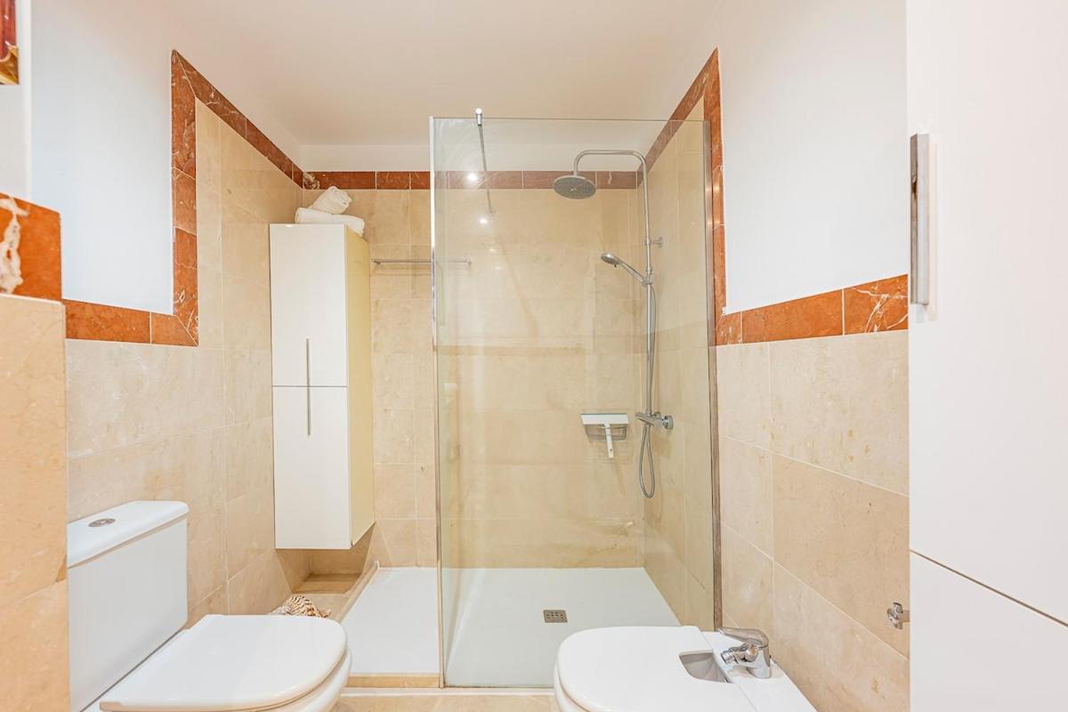 Apartment Elegant Apartment, Steps From The Sea With Parking Included *
