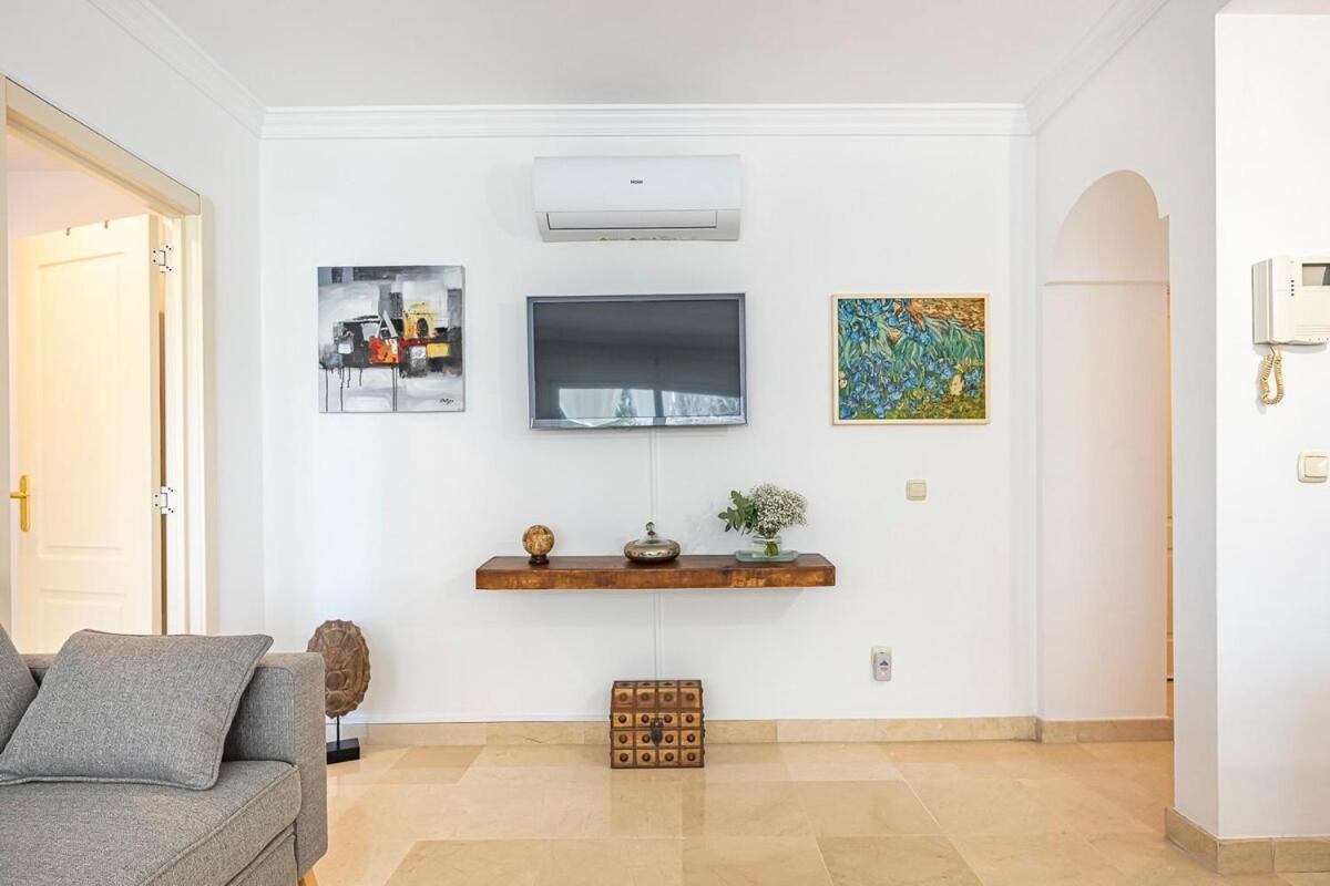 Elegant Apartment, Steps From The Sea With Parking Included Apartment Marbella