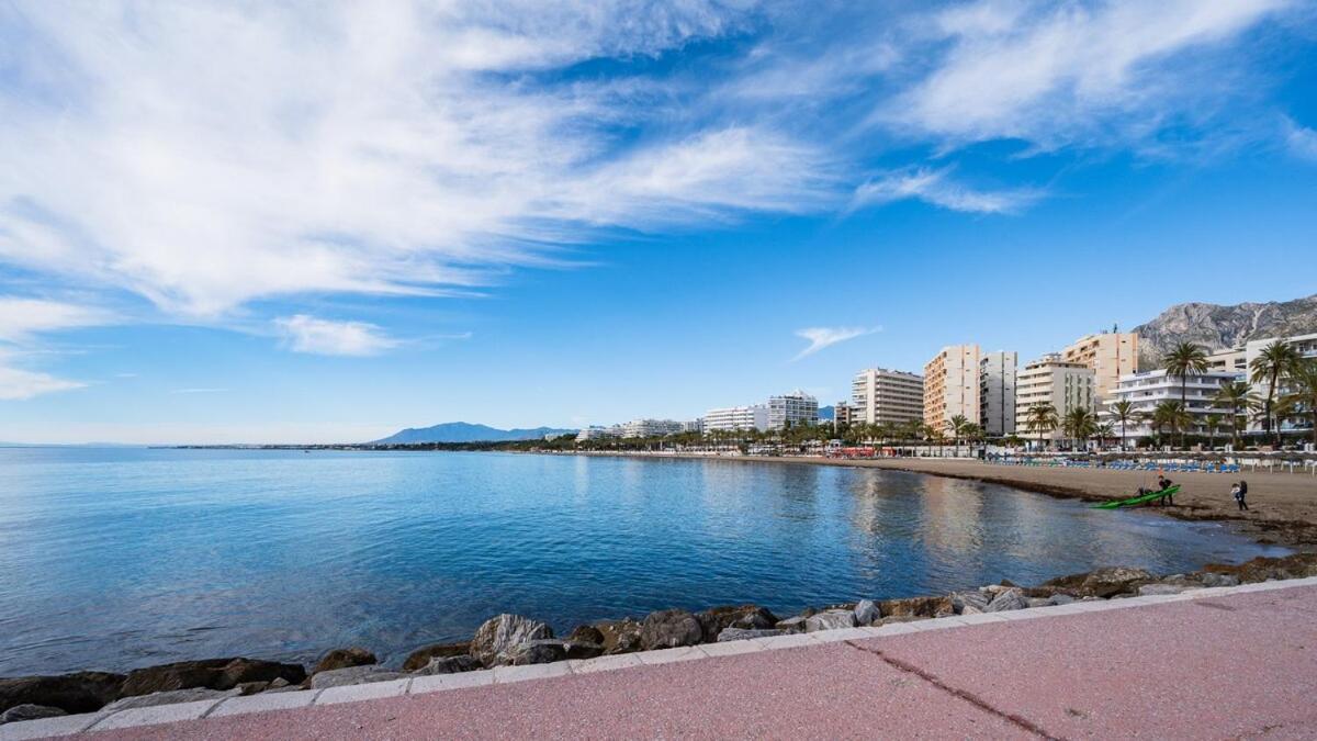 Elegant Apartment, Steps From The Sea With Parking Included Apartment