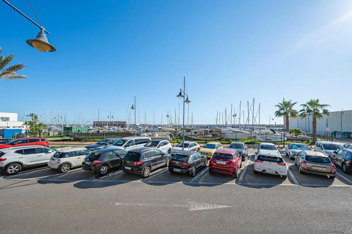 Apartment Elegant Apartment, Steps From The Sea With Parking Included Marbella