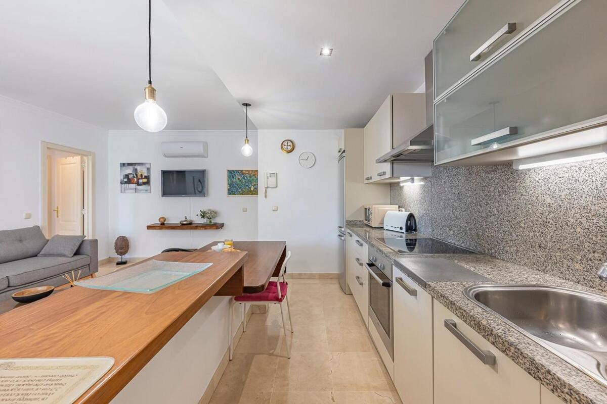 Apartment Elegant Apartment, Steps From The Sea With Parking Included Marbella