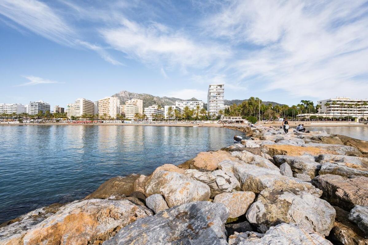Elegant Apartment, Steps From The Sea With Parking Included Apartment Marbella