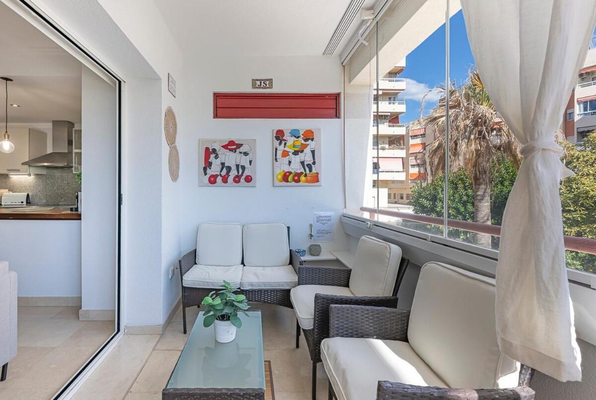 Apartment Elegant Apartment, Steps From The Sea With Parking Included *