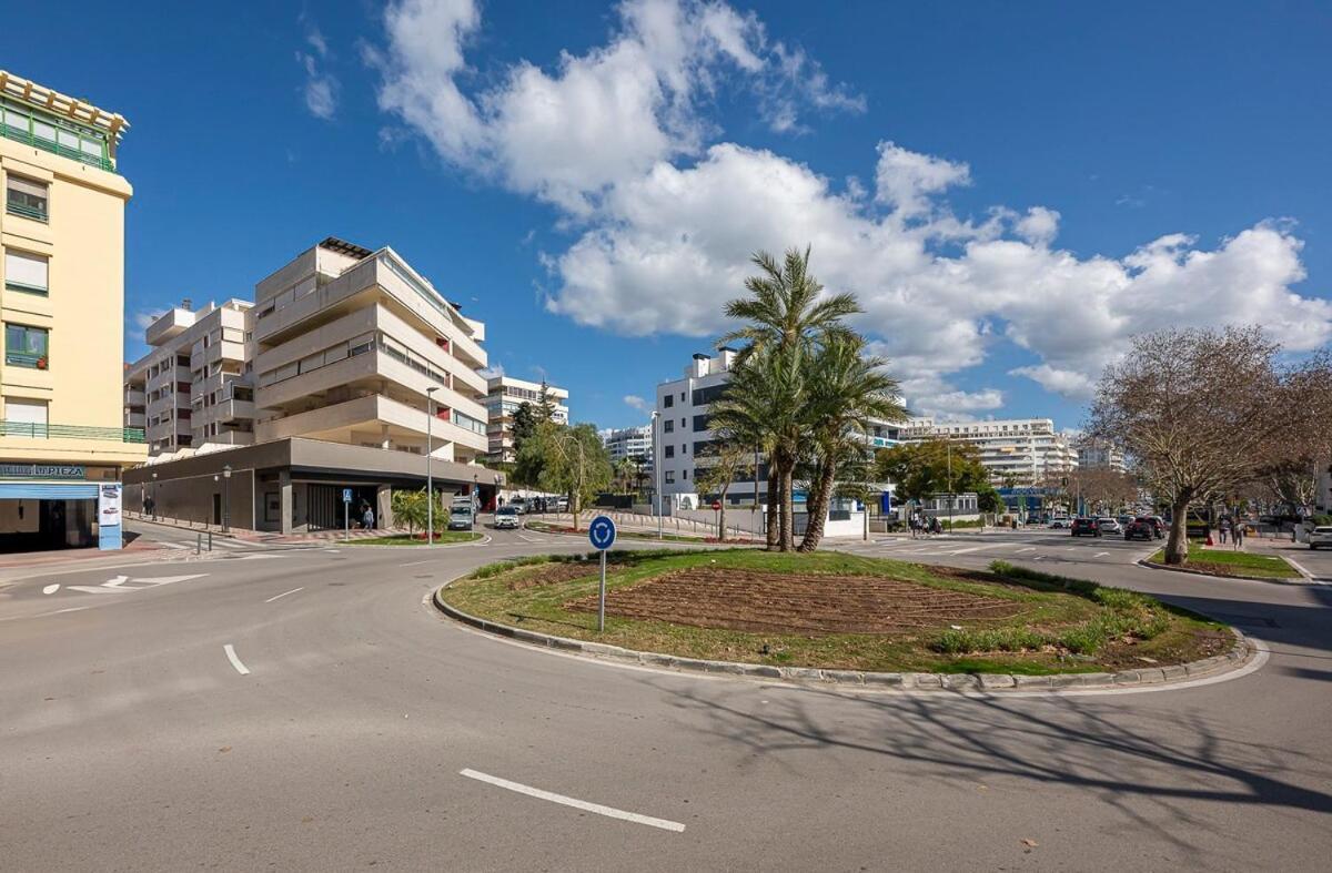 Elegant Apartment, Steps From The Sea With Parking Included Apartment Marbella