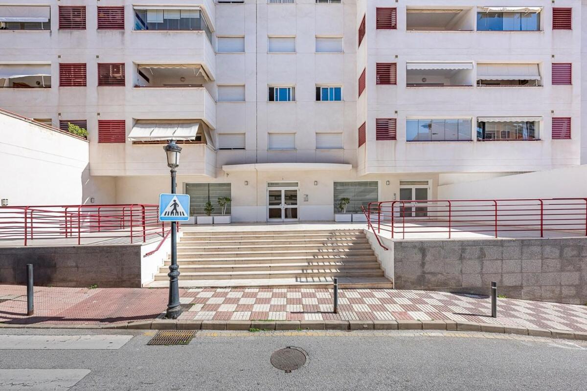 Elegant Apartment, Steps From The Sea With Parking Included Apartment