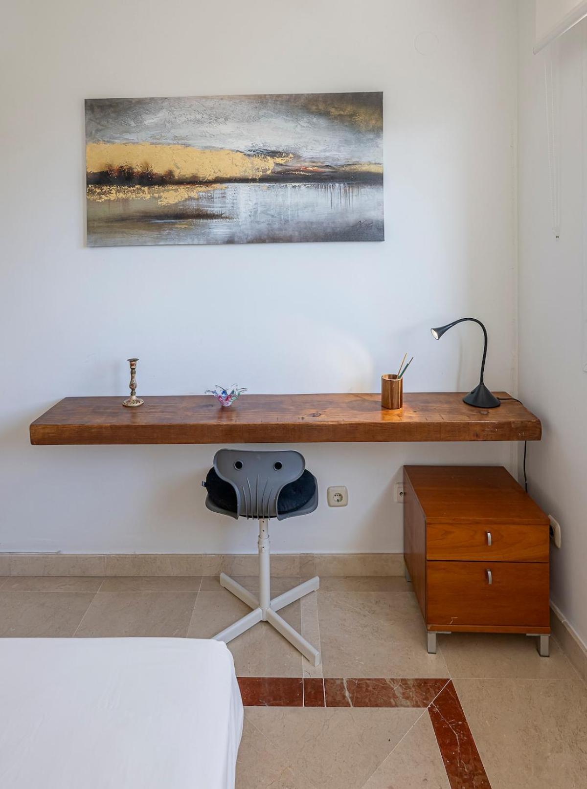 Apartment Elegant Apartment, Steps From The Sea With Parking Included